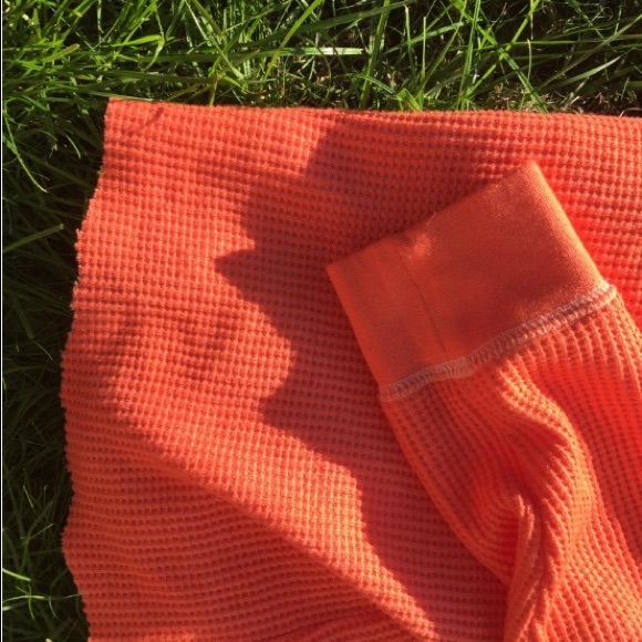 ORNAGE CROP TOP🦋🌈💞☂️ - Picture 3 of 4